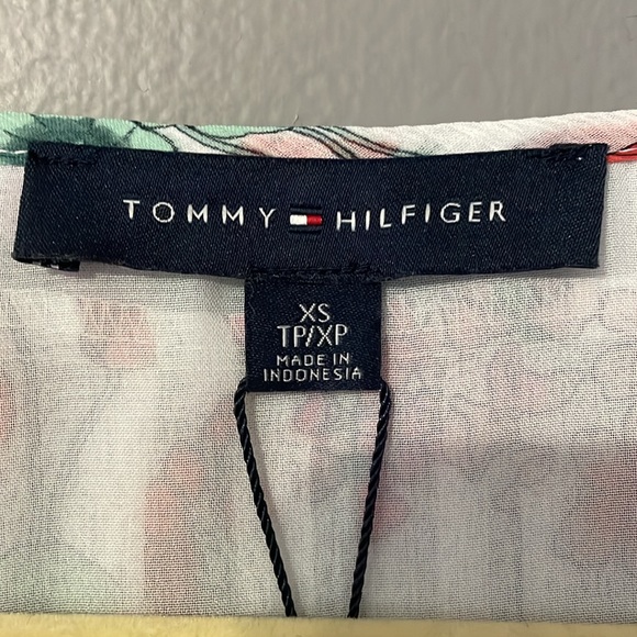 🆕 NWT Tommy Hilfiger - Women’s “Martha’s Vineyard” Floral Blouse - XS - Picture 5 of 7
